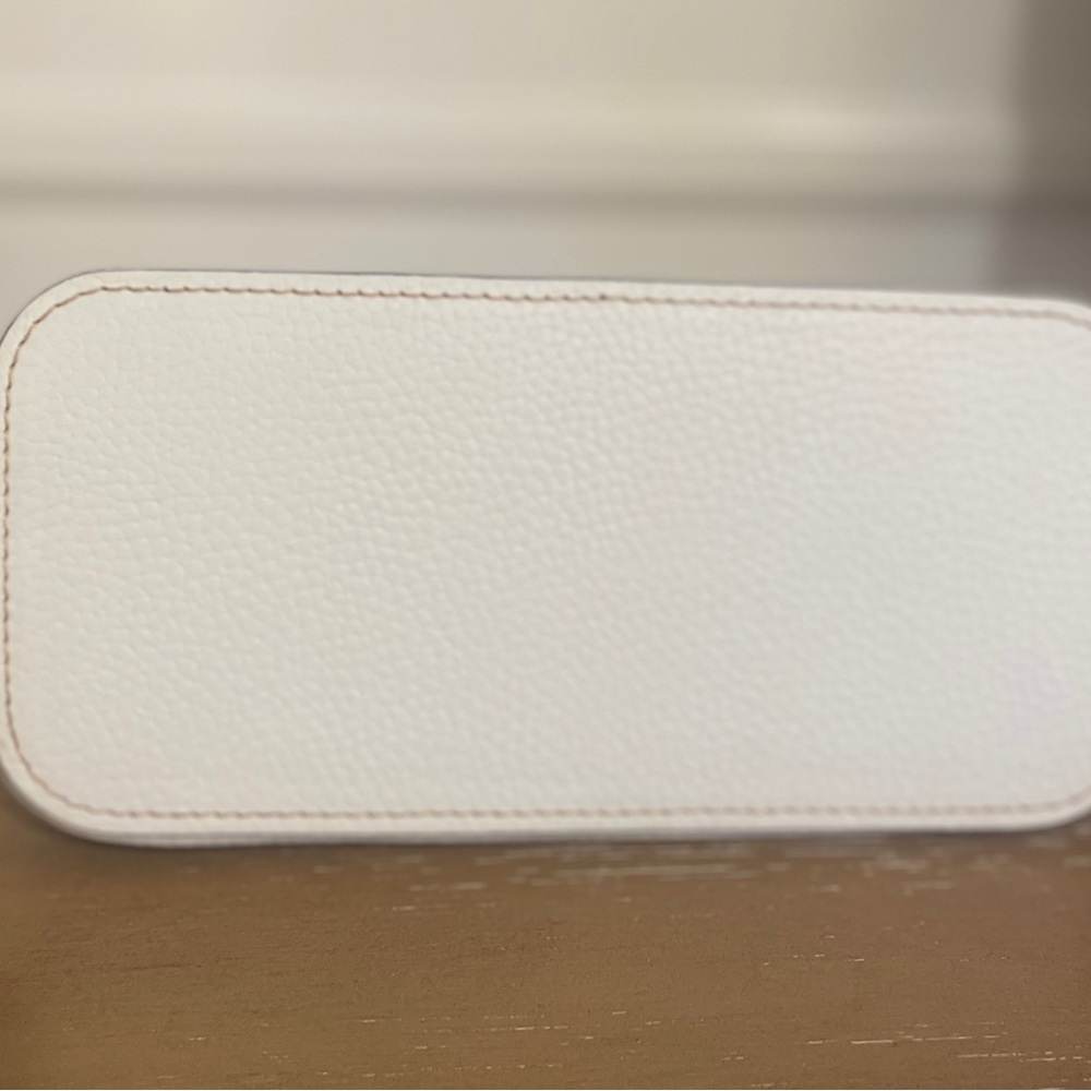 New. Never used. Dooney & Bourke Pebble Grain Suki Crossbody Shoulder Bag White - Picture 10 of 10